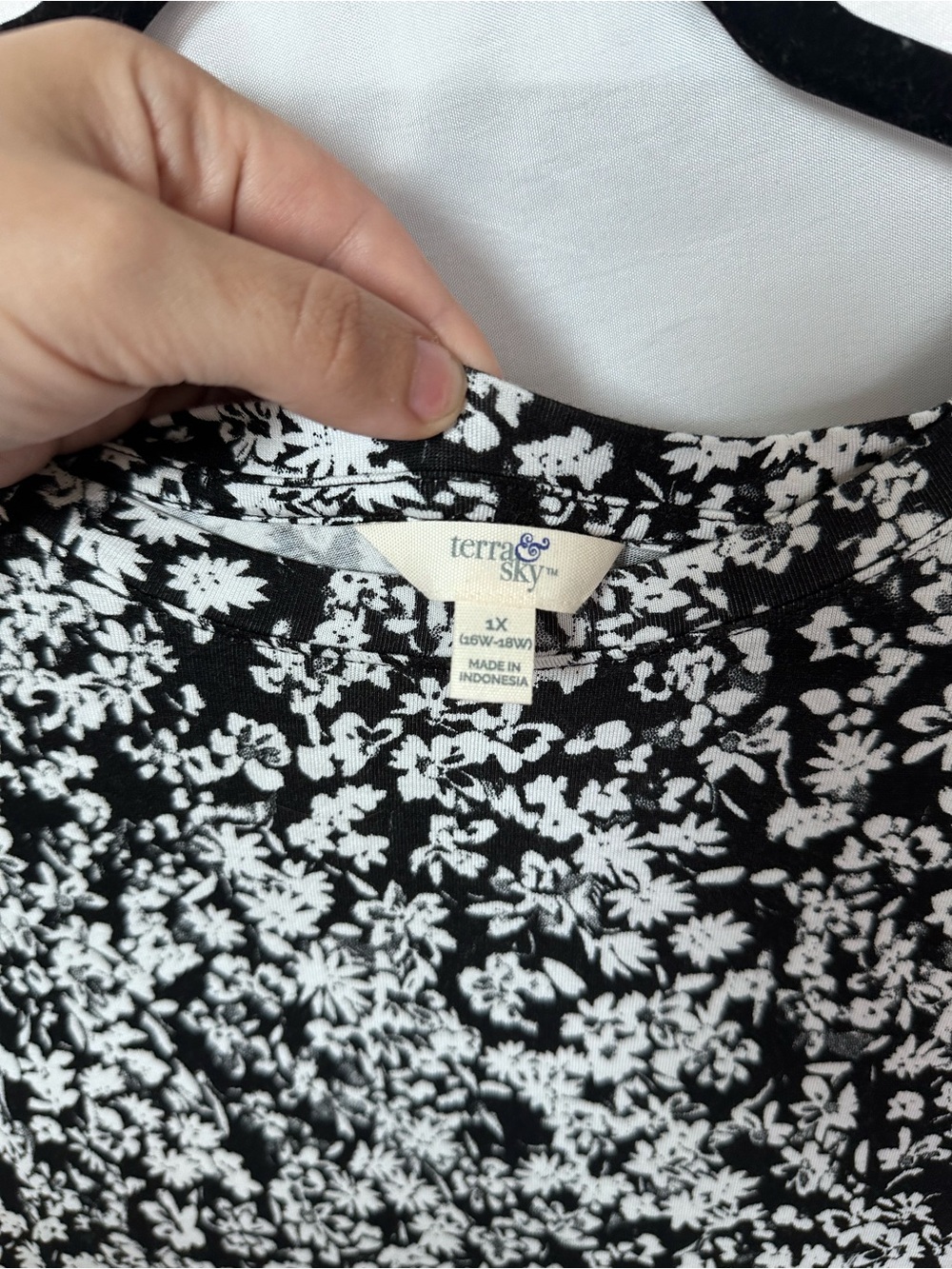 Terra & Sky black and white floral scoop neck t-shirt dress Size 1X - Picture 3 of 7